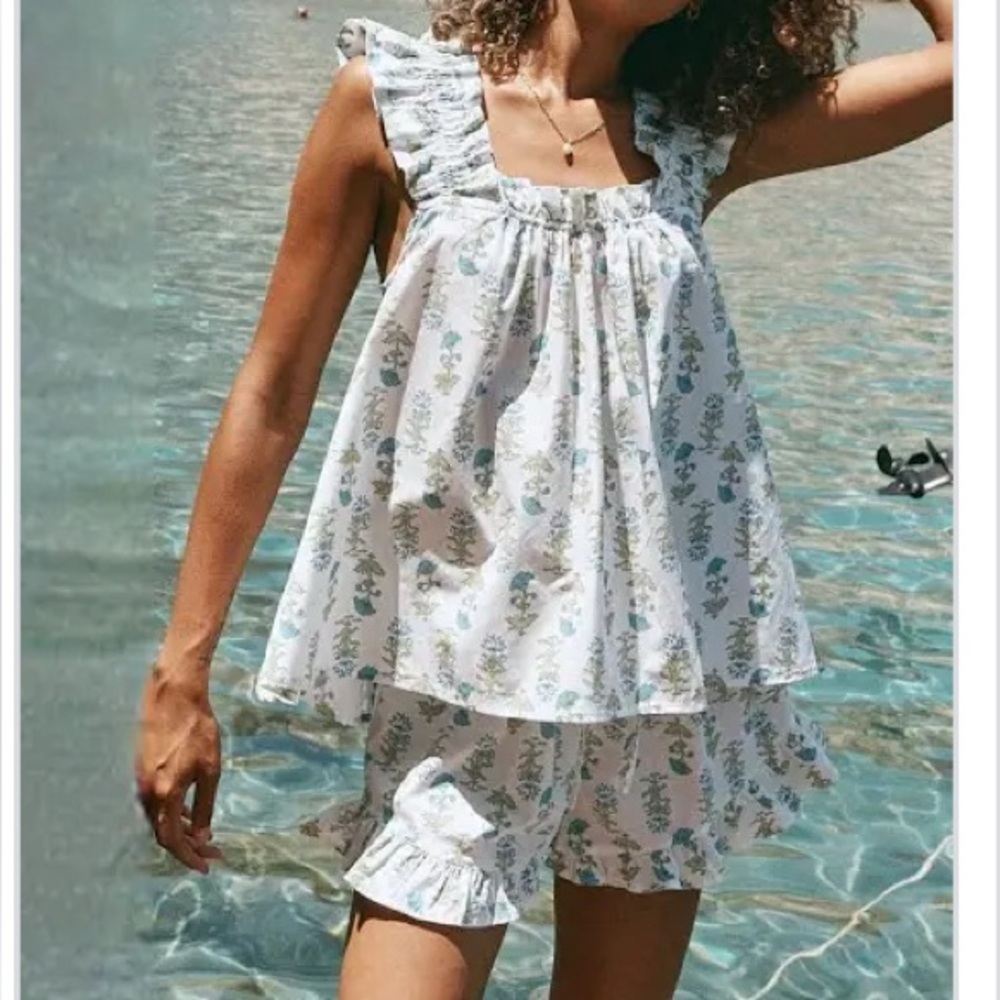 SHEIN Blue & White Floral PJ top and shorts Set.💙